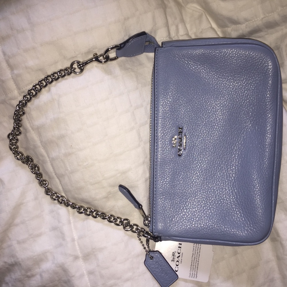 Coach clutch with chain strap - Picture 8 of 10
